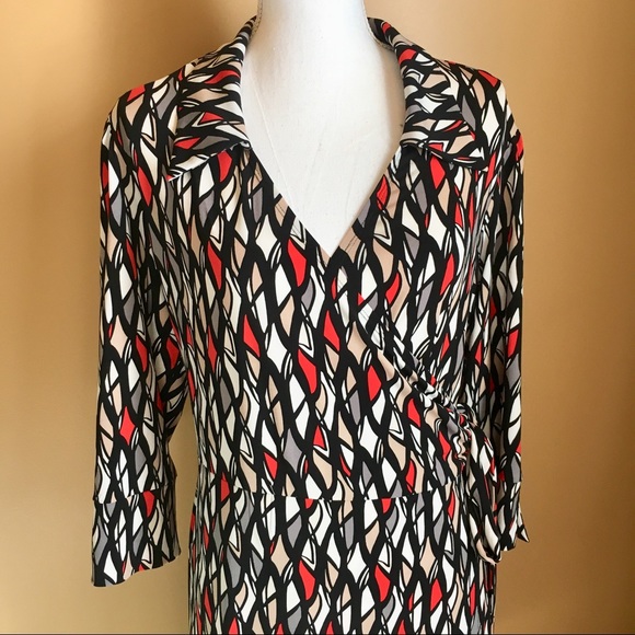 Laundry by Design wrap v-neck collared geo dress - Picture 3 of 7